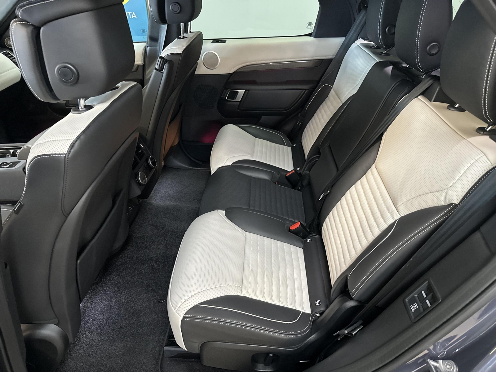 Land Rover Discovery D300 Metropolitan