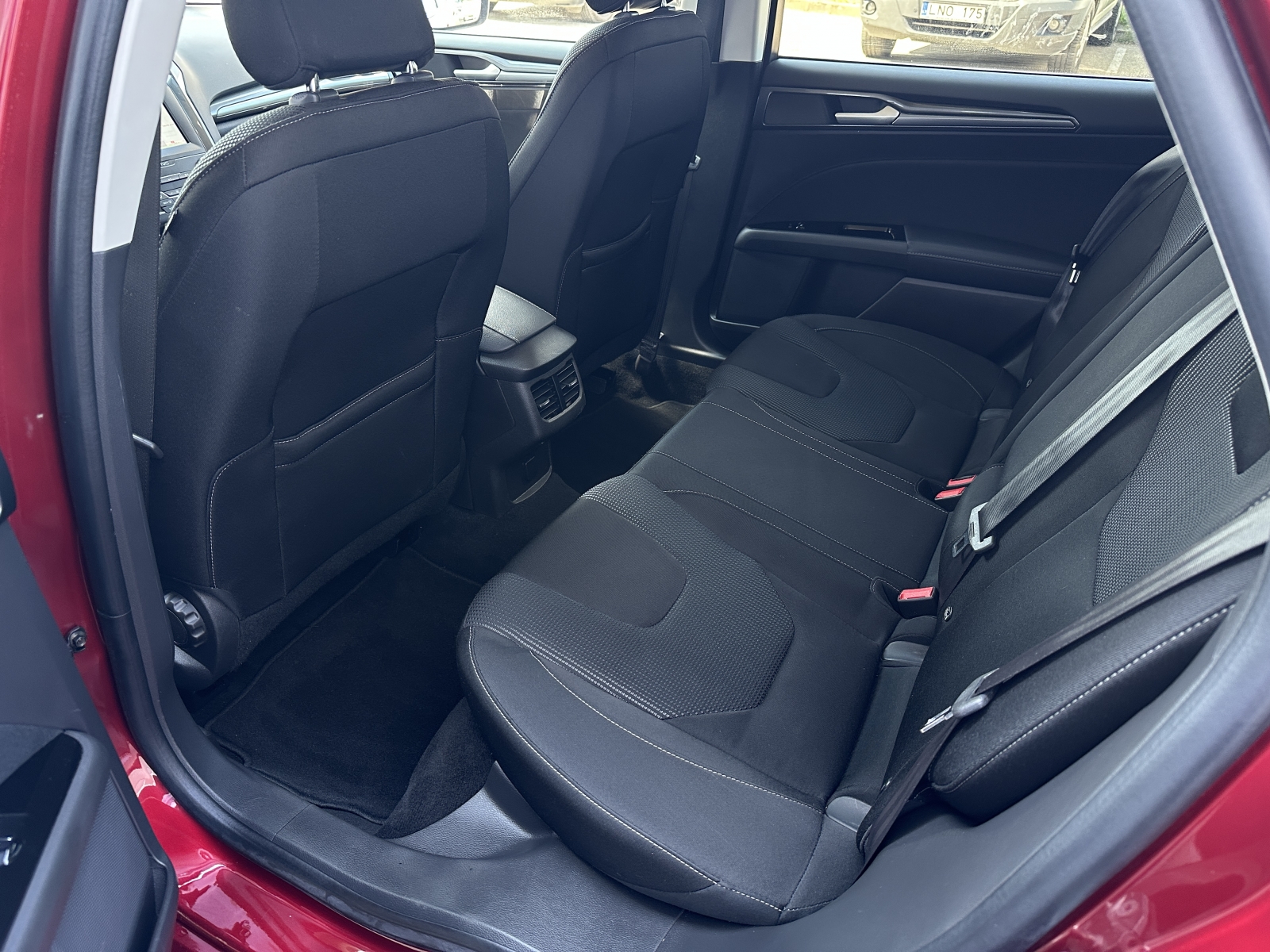 Ford Mondeo Titanium Hybrid