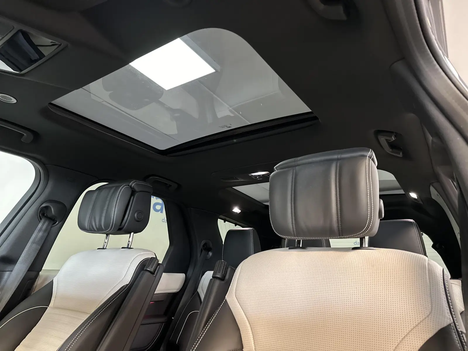 Land Rover Discovery D300 Metropolitan