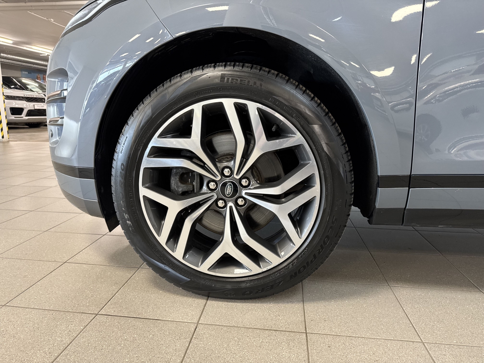 Land Rover Range Rover Evoque P300E Plug-In Hybrid AWD R-Dynamic SE