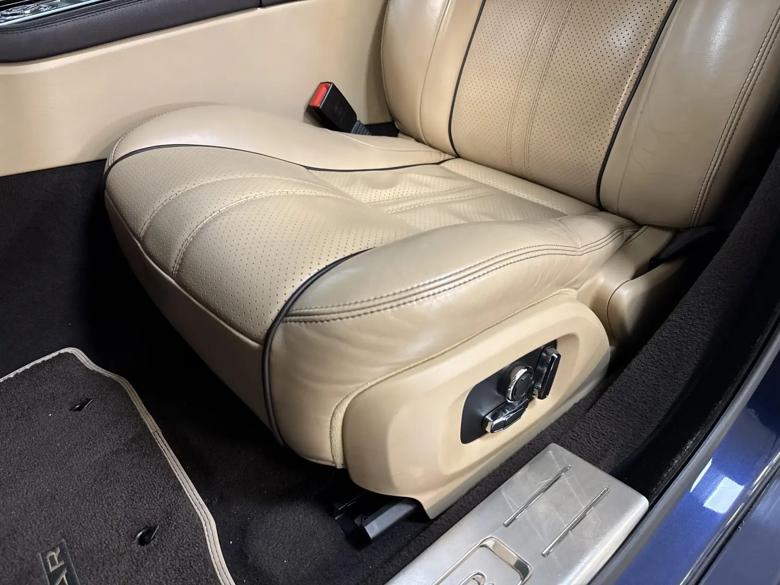 ffc938f1cbac18ec2ddd6f31e76935e269ca3e7e99c8b.jpg