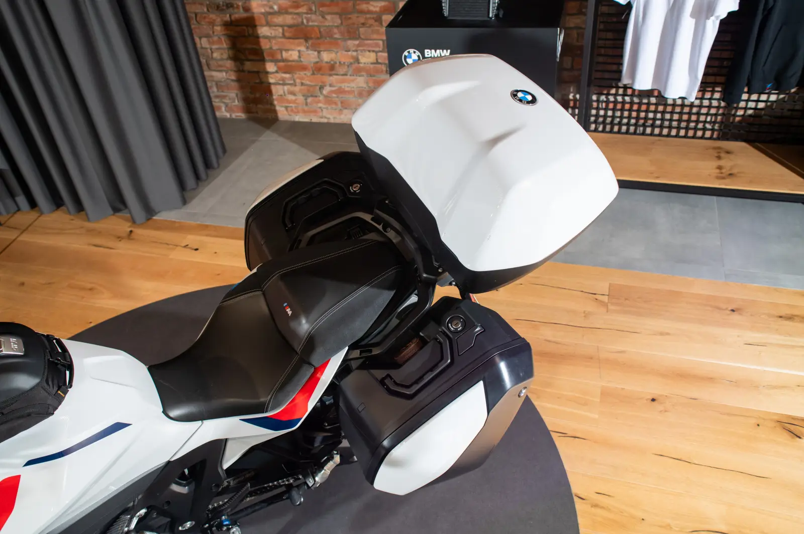 d53233d10117c3c9d8ae90e4f61d7d666a58ae92c62cd.jpg