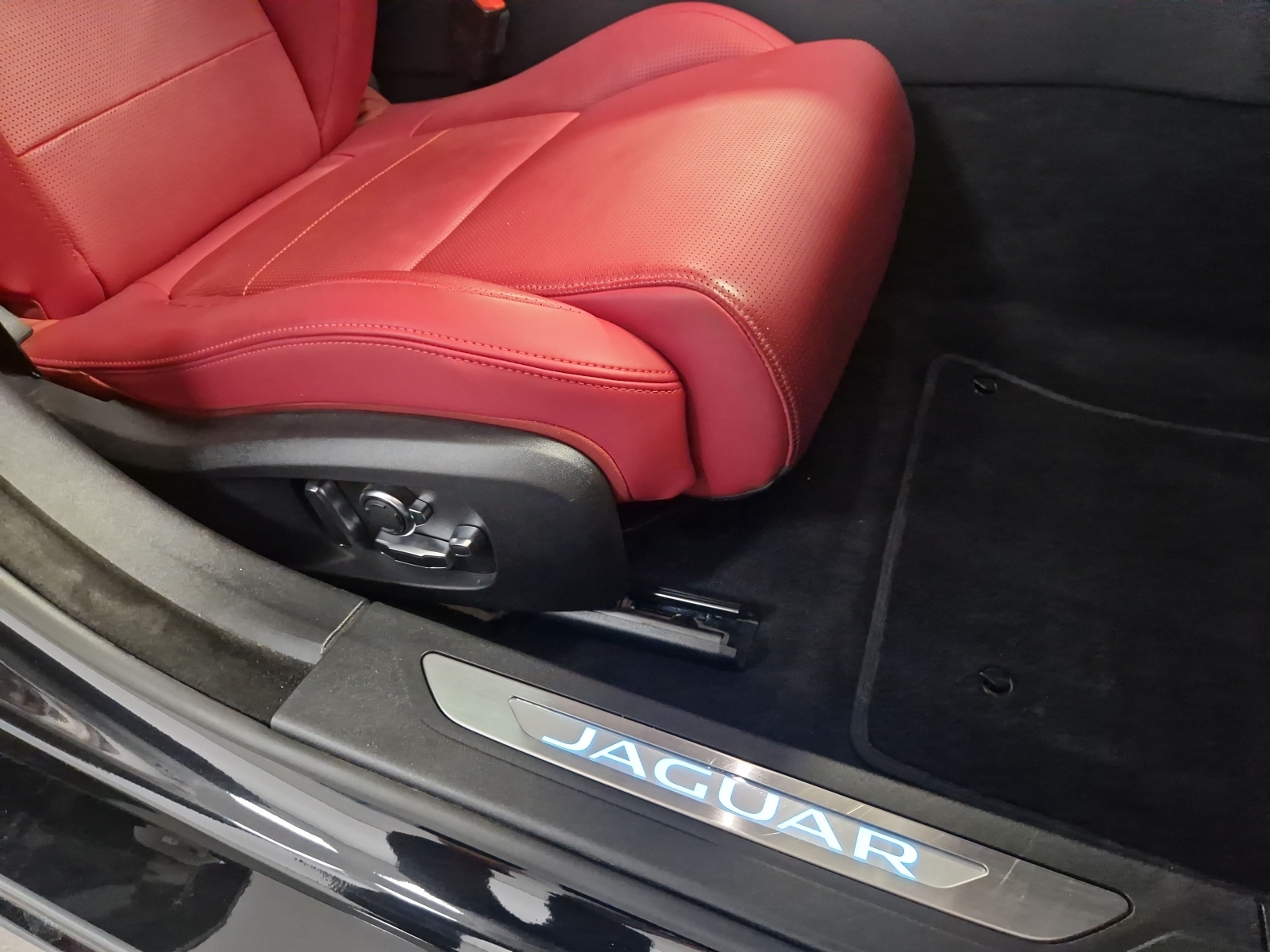 Jaguar XF AWD P300 SPORT