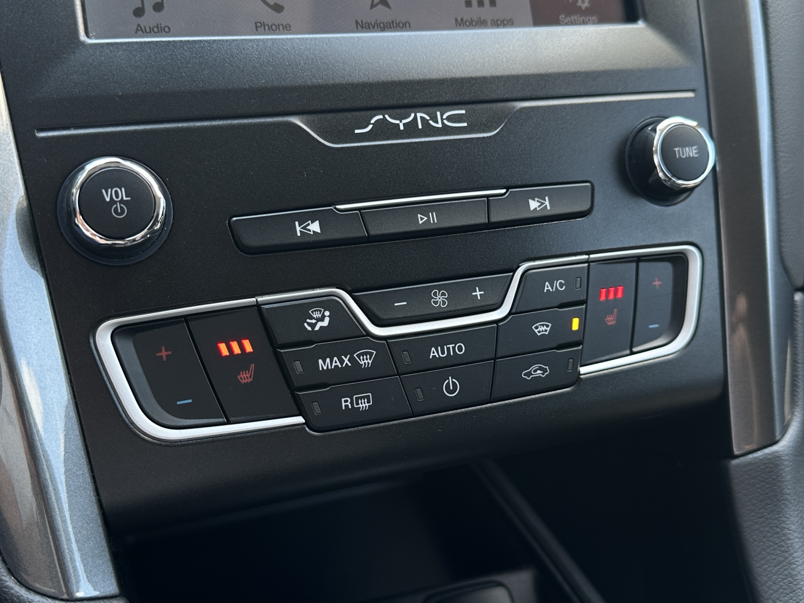 Ford Mondeo Titanium Hybrid