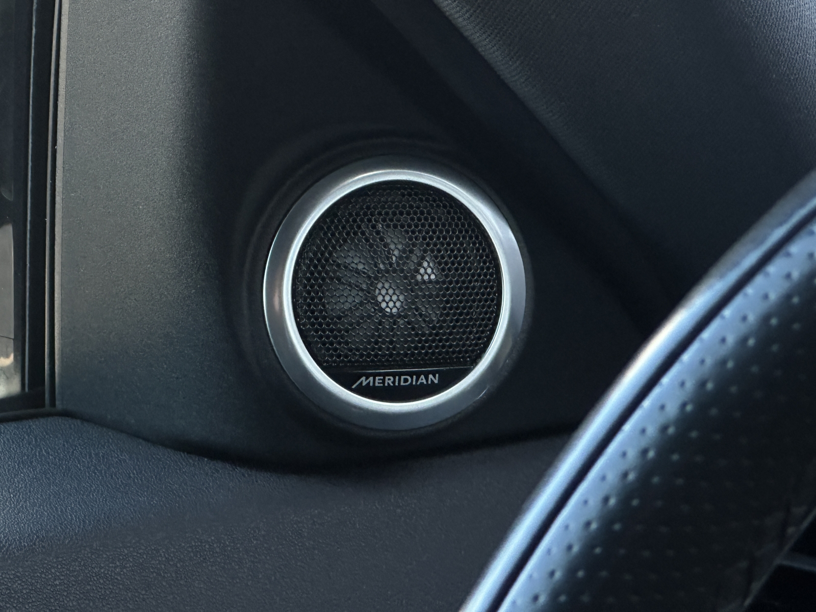 Land Rover Range Rover Evoque P300E Plug-In Hybrid AWD R-Dynamic SE