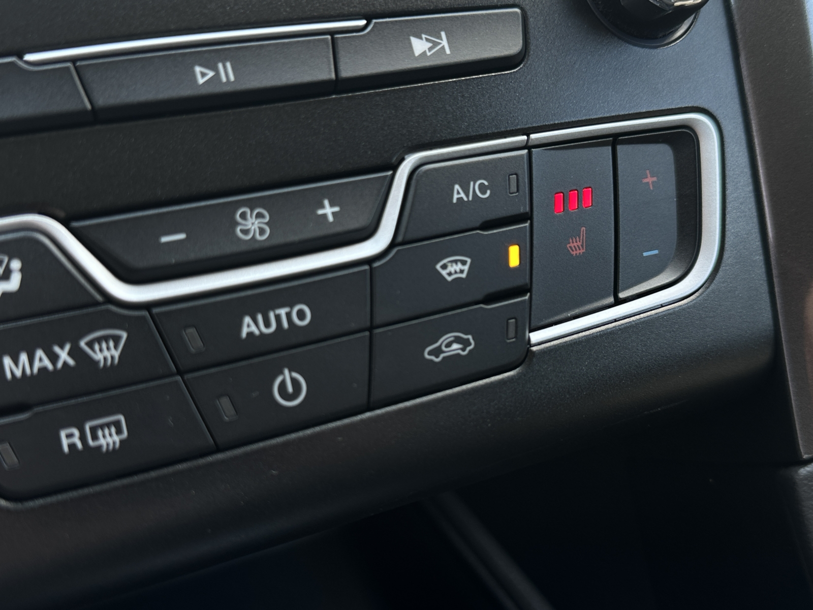 Ford Mondeo Titanium Hybrid