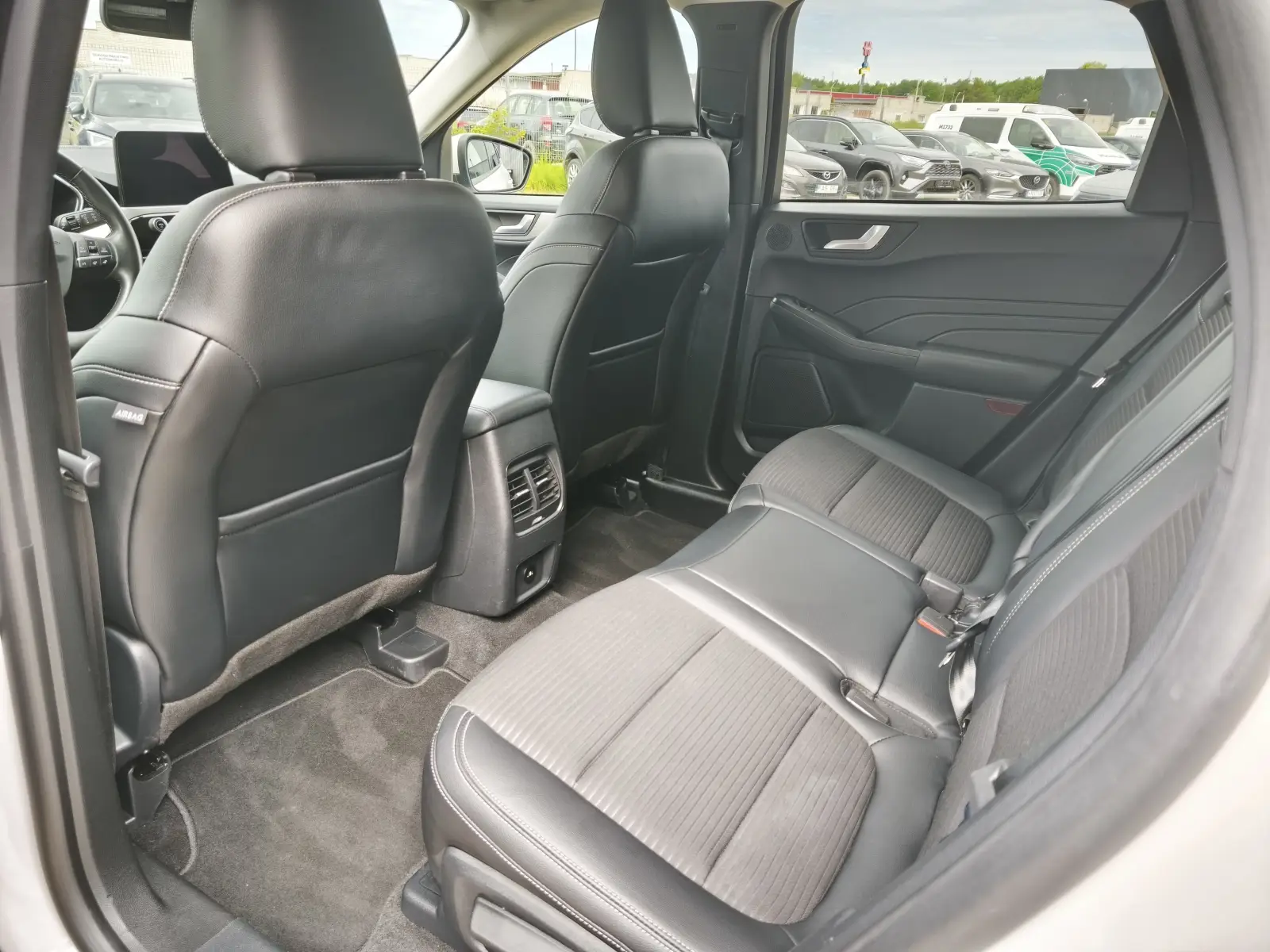 dcab5a1592fe18425eed25af8e006e126a352c27cf778.jpg