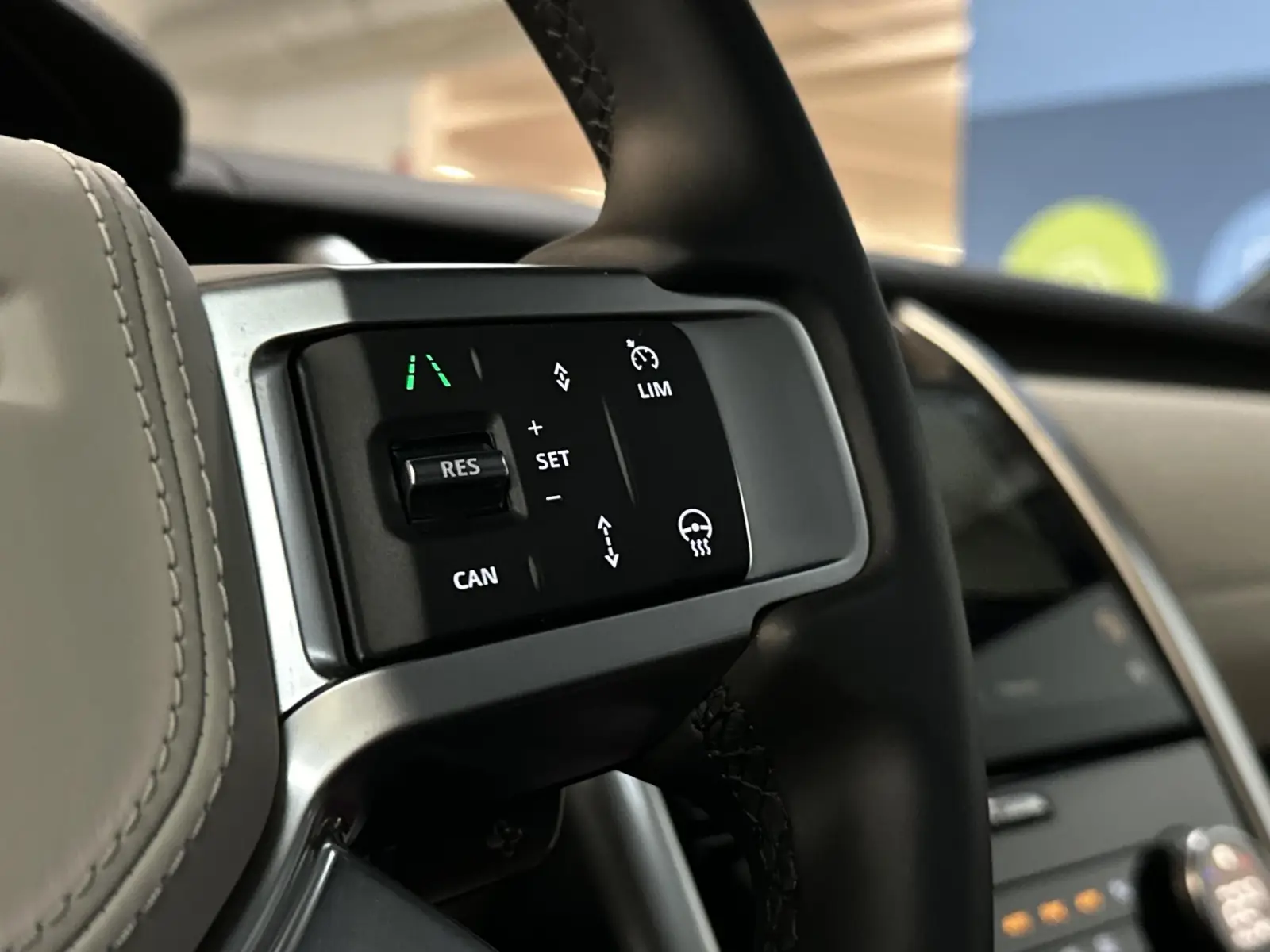 Land Rover Discovery D300 Metropolitan