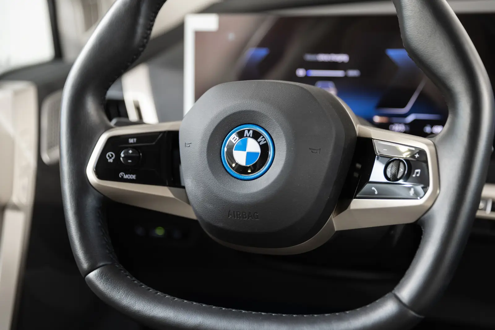 BMW iX xDrive50e