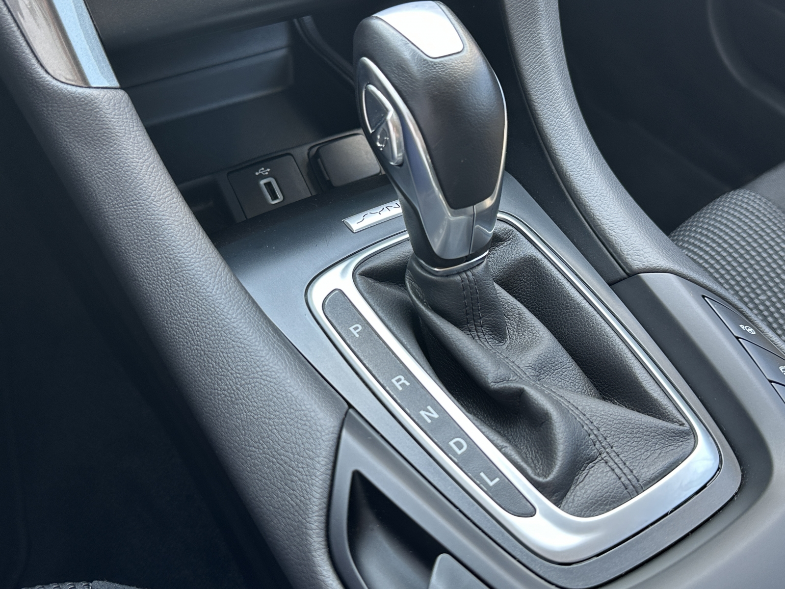 Ford Mondeo Titanium Hybrid