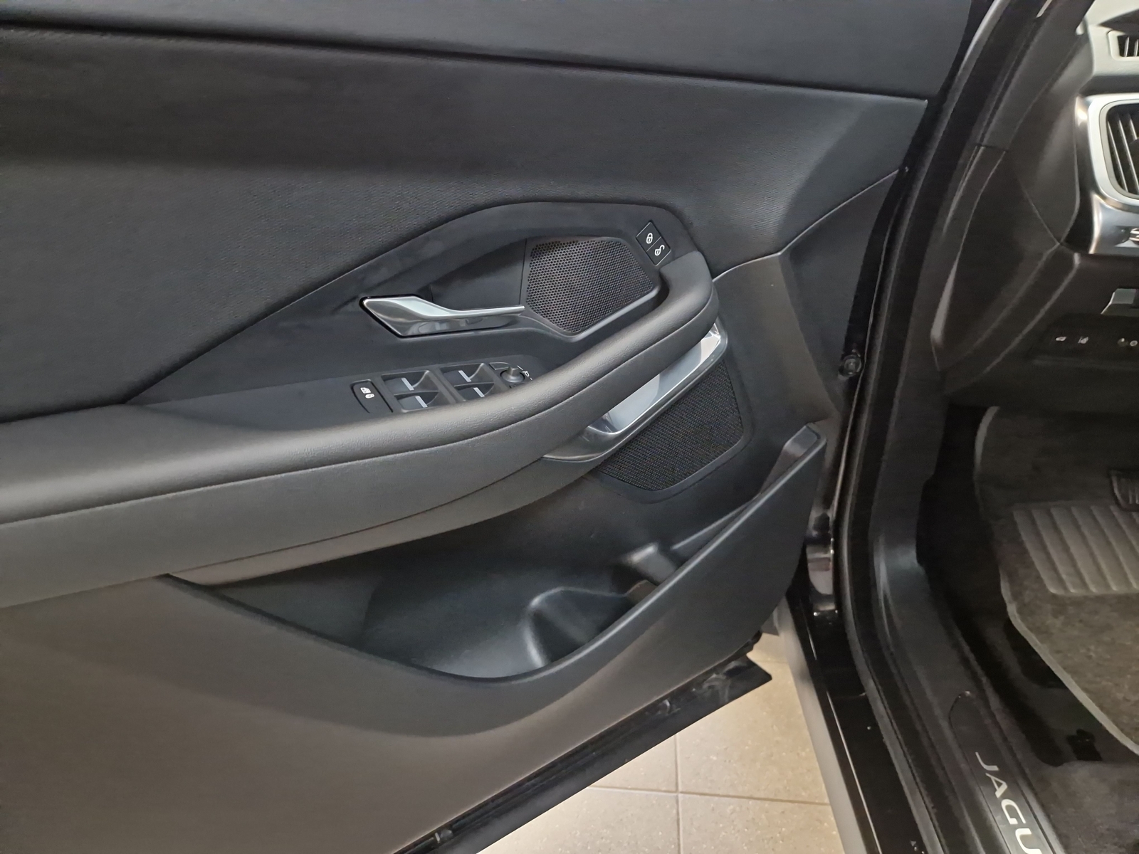 Jaguar E-Pace AWD D150